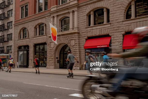 Mastercard Building Photos and Premium High Res Pictures - Getty Images