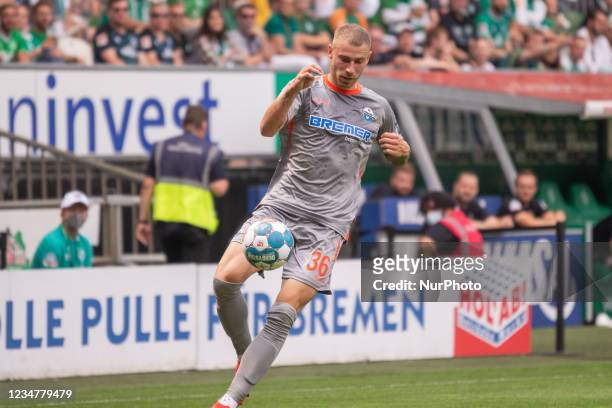 Felix Platte of SC Paderborn controls the ball during the Second Bundesliga match between SV Werder Bremen and SC Paderborn at Wohninvest...
