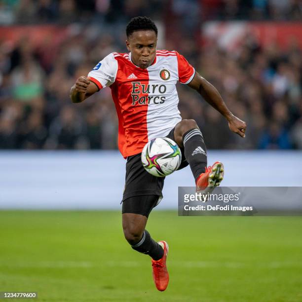 Luis Sinisterra of Feyenoord Controls the ball during the UEFA Conference League Play-Off Leg One Match between Feyenoord and Elfsborg at De Kuip on...
