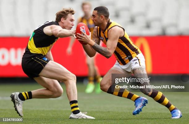 Shaun Burgoyne of the Hawks in action during the 2021 AFL Round 23 match between the Richmond Tigers and the Hawthorn Hawks at the Melbourne Cricket...