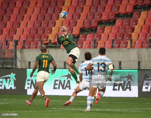 Willie le Roux of South Africa jumps for the ball during the Castle Lager Rugby Championship match between South Africa and Argentina at Nelson...