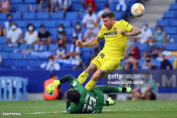 Villarreal's Spanish defender Alberto Moreno vies with Espanyol's Spanish goalkeeper Diego Lopez during the Spanish League football match between RCD...