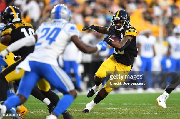 Anthony McFarland of the Pittsburgh Steelers carries the ball during the second quarter against the Detroit Lions at Heinz Field on August 21, 2021...