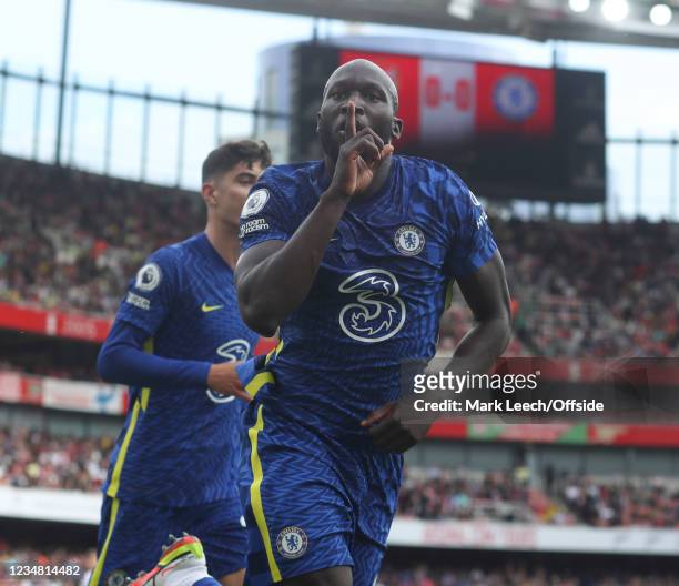Romelu Lukaku of Chelsea celebrates after scoring the opening goal during the Premier League match between Arsenal and Chelsea at Emirates Stadium on...