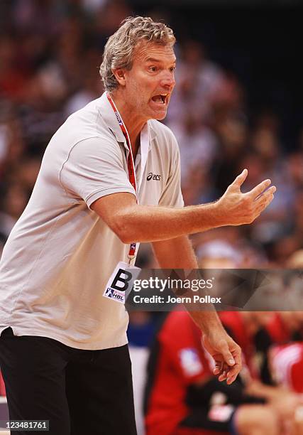 Head coach Per Carlen of Hamburg gestures during the Toyota Handball Bundesliga match between HSV Hamburg and TuS N-Luebbecke at the o2 World Arena...