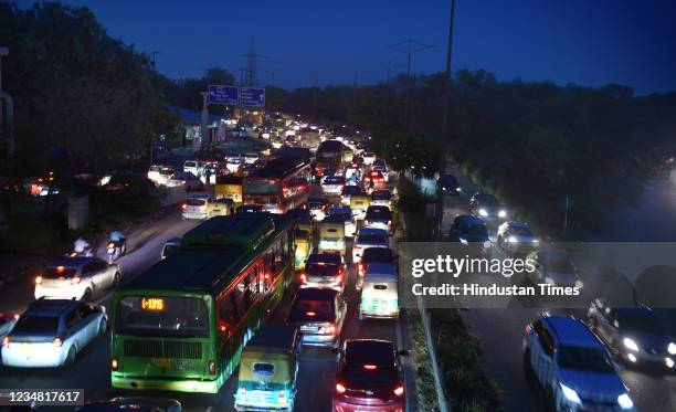 Jam Raksha 106 Sarai Kale Khan Isbt Photos & High Res Pictures - Getty Images