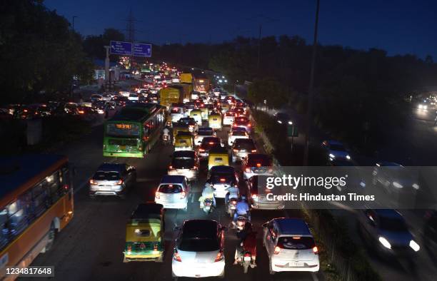 Jam Raksha 104 Sarai Kale Khan Isbt Photos & High Res Pictures - Getty Images