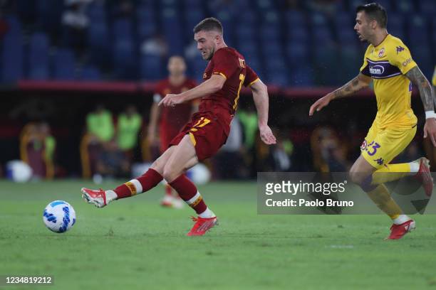 Jordan Veretout of AS Roma scores the team's third goal during the Serie A match between AS Roma v ACF Fiorentina at Stadio Olimpico on August 22,...
