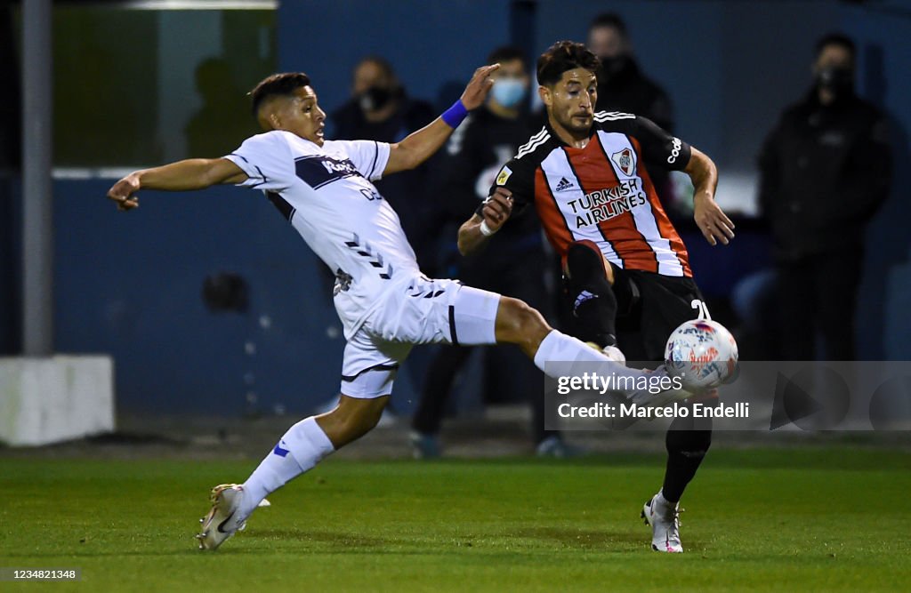 Gimnasia Esgrima La Plata v River Plate - Torneo Liga Profesional 2021