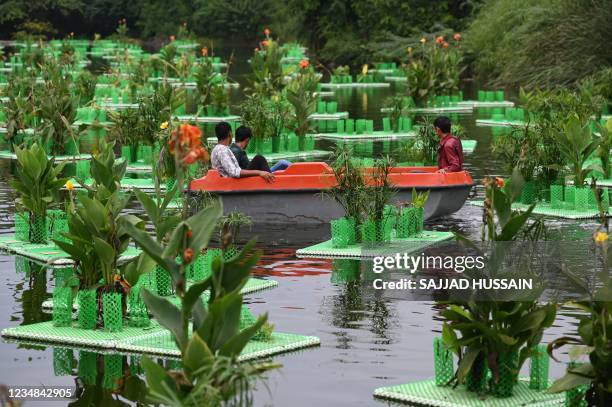 Floating Rafters Lake Delhi Photos and Premium High Res Pictures - Getty Images