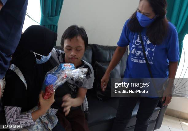 Children with special needs receive the Covid-19 vaccination from the Bhakti Luhur Foundation, Parung, Bogor, West Java on August 24, 2021. With...