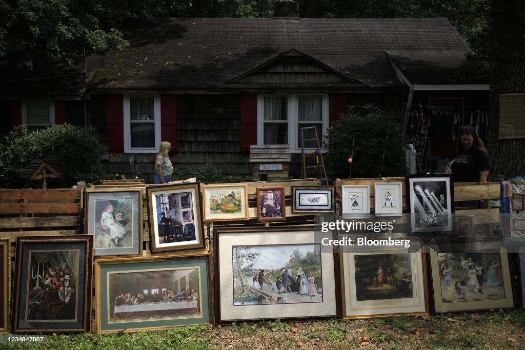 America's 690 Mile-Long Yard Sale Entices A Nation Of Deal Hunters
