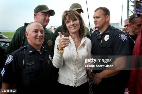 Sarah Palin Attends Tea Party "Restoring America" Rally In Iowa Sarah Palin Attends Tea Party "Restoring America" Rally In Iowa