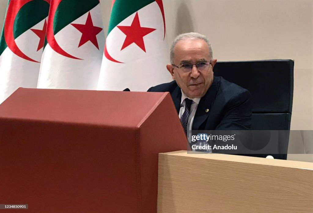 Algeria severs relations with Morocco
