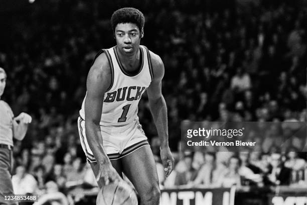 Oscar Robertson of Milwaukee Bucks handles the ball against the Los Angeles Lakers during a game circa 1972 at the MECCA Arena in Milwaukee,...