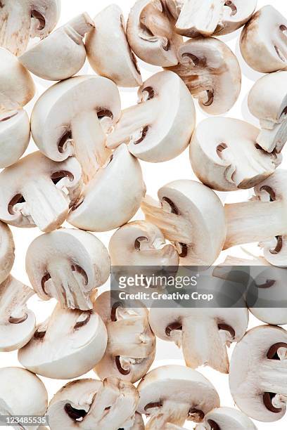 sliced button mushrooms - white mushroom stockfoto's en -beelden
