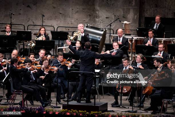 August 2021, Berlin: Kirill Petrenko, Chief Conductor and Artistic Director of the Berlin Philharmonic, conducts the Philharmonic at the Waldbühne....
