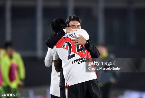 Enzo Perez of River Plate celebrates with his coach Marcelo Gallardo after scoring the second goal of his team during a match between River Plate and...