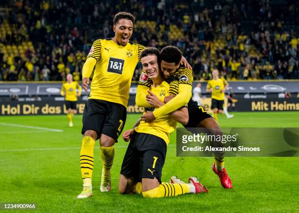 Giovanni Reyna of Borussia Dortmund celebrates scoring his goal during the Bundesliga match between Borussia Dortmund and TSG Hoffenheim at the...