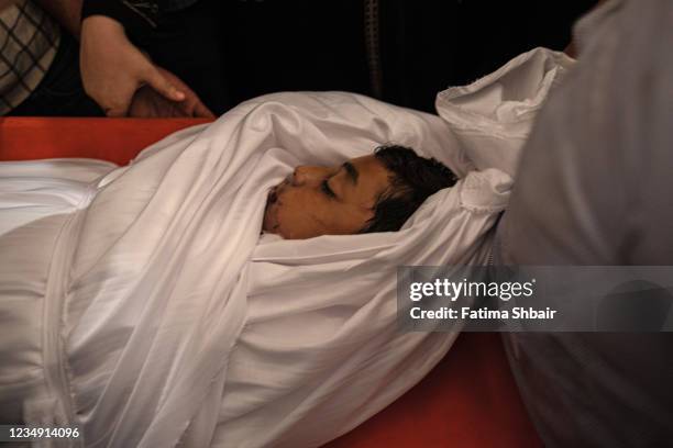 Relatives of Palestinian Omar al-Nile who was shot on Saturday during a violent demonstration on the eastern border between Gaza and Israel, mourn...