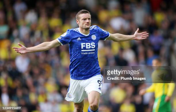 Jamie Vardy of Leicester City celebrates after scoring his teams first goal during the Premier League match between Norwich City and Leicester City...