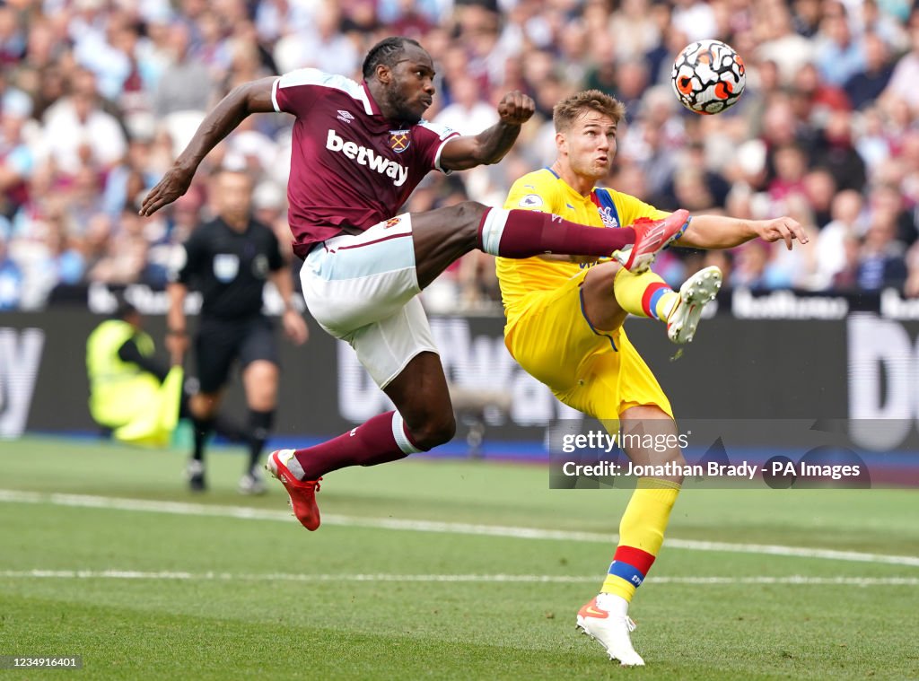 West Ham United v Crystal Palace - Premier League - London Stadium