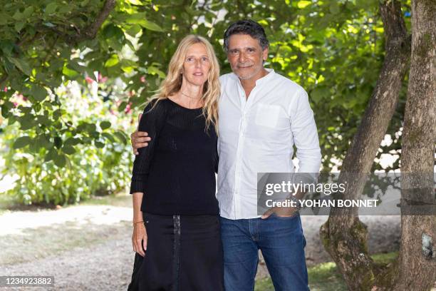 French actress Sandrine Kiberlain and French actor Pascal Elbe pose during a photocall for the film «On est fait pour s'entendre" during the 14th...