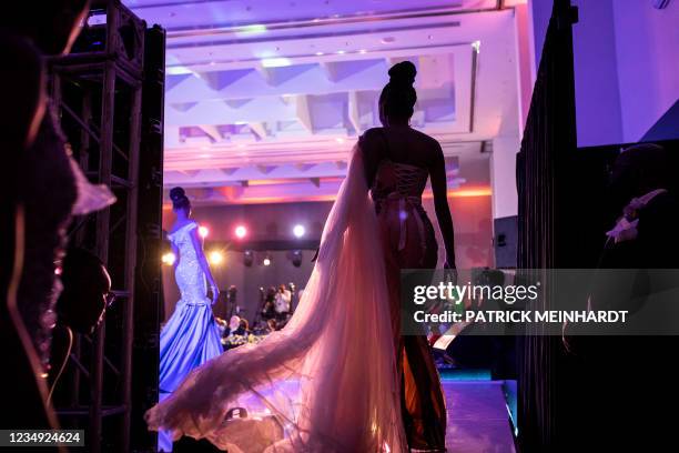 Backwards Pageant 2,434 Beauty Pageant Backstage Stock Photos, High-Res Pictures, and ...