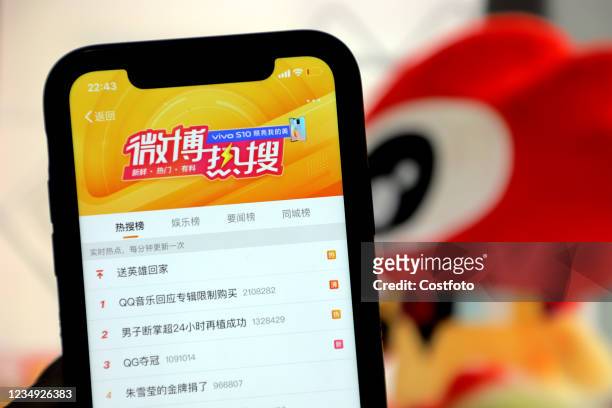 Mobile phone displays the Sina Weibo interface, Wuhan, Hubei Province, China, On August 28, 2021.