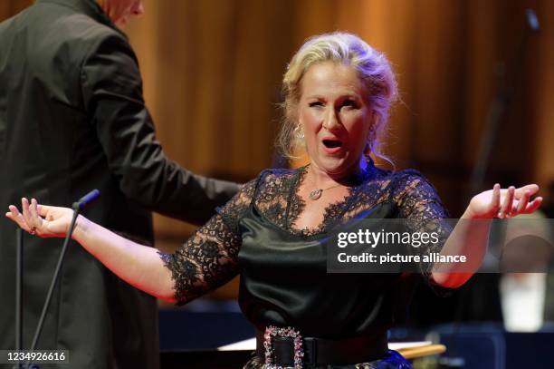 August 2021, North Rhine-Westphalia, Bonn: Soprano Diana Damrau sings at the European Culture Awards ceremony. The European Cultural Awards honour...