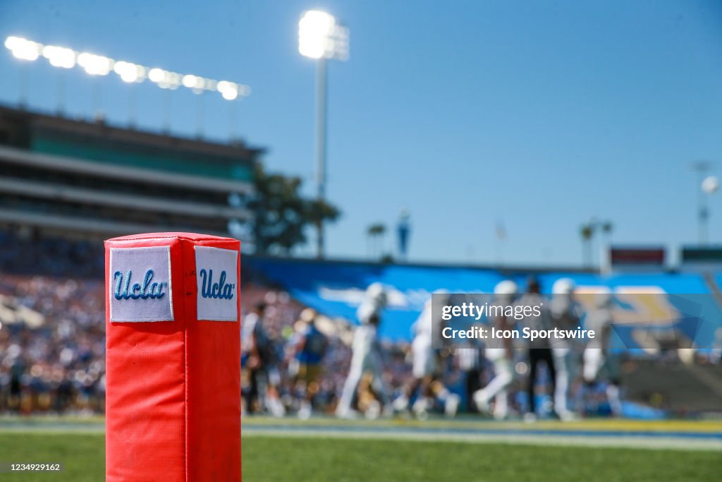 COLLEGE FOOTBALL: AUG 28 Hawaii at UCLA