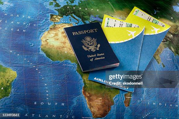 passport et billets d'avion - africa maps photos et images de collection