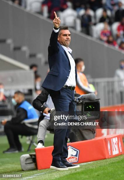 Lille's French head coach Jocelyn Gourvennec gives instructions to his players, during the French L1 football match between Lille OSC and Montpellier...