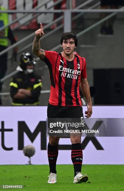 Milan's Italian defender Sandro Tonali celebrates after he scored the first goal for his team during the Italian Serie A football match between AC...