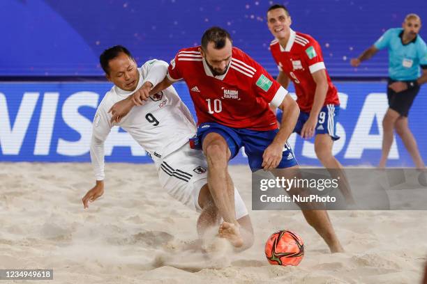 Artur Paporotnyi of Football Union Of Russia and Shusei Yamauchi of Japan vie for the ball during the FIFA Beach Soccer World Cup Russia 2021 final...