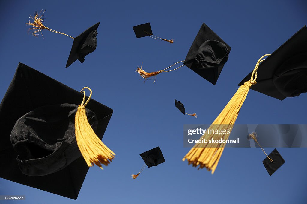Cappelli laurea gettati in aria