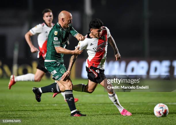 Jorge Carrascal of River Plate fights for the ball with Federico Mancinelli of Sarmiento during a match between Sarmiento and River Plate as part of...