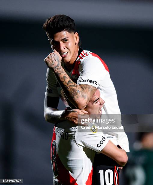 Jorge Carrascal of River Plate celebrates with teammate Agustín Palavecino after scoring the first goal of his team during a match between Sarmiento...