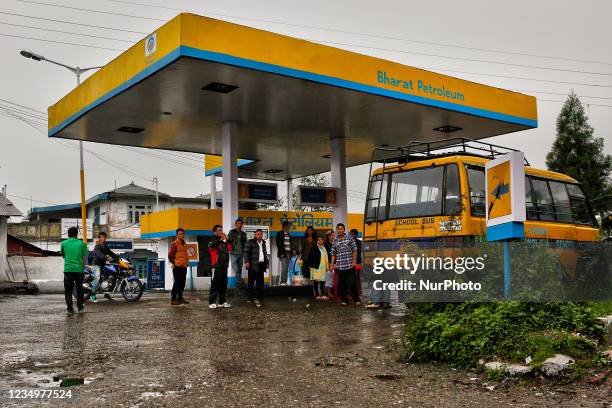 355 Indian Petrol Pump Photos and Premium High Res Pictures - Getty Images 355 Indian Petrol Pump Photos and Premium High Res Pictures - Getty Images