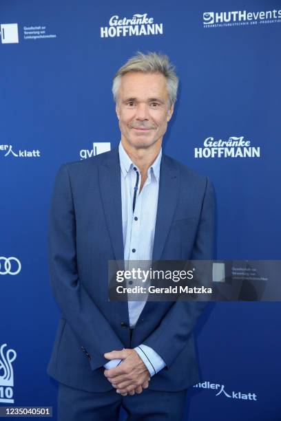 Hannes Jaenicke attends the Deutscher Schauspielpreis 2021 at Spindler & Klatt on September 3, 2021 in Berlin, Germany.