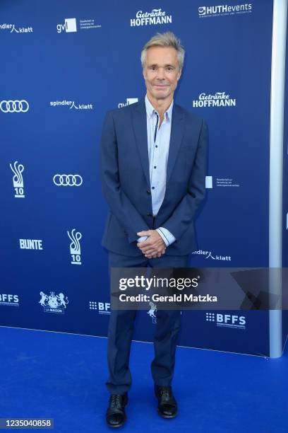 Hannes Jaenicke attends the Deutscher Schauspielpreis 2021 at Spindler & Klatt on September 3, 2021 in Berlin, Germany.