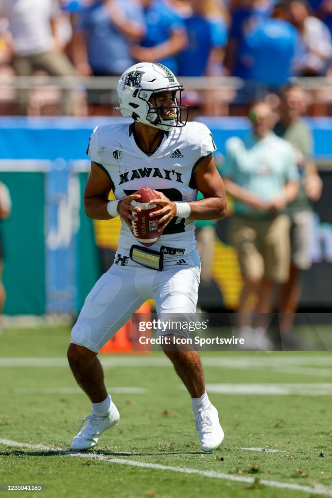 Chevan Hawaii quarterback Chevan Cordeiro during a college football game ...