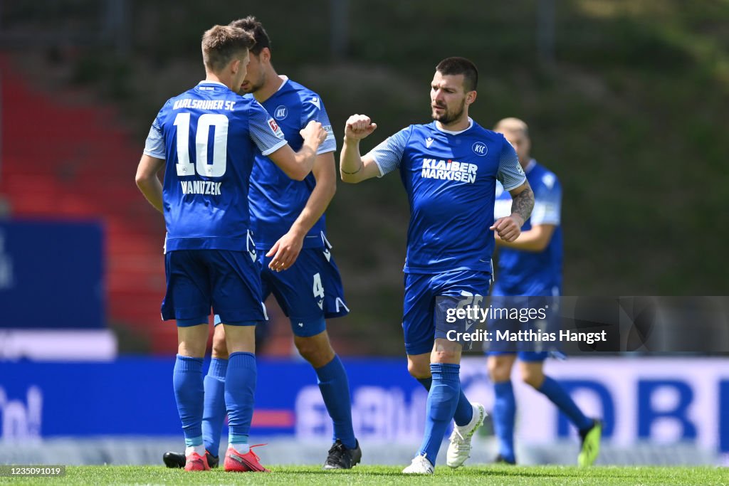 Karlsruher SC v FC St. Pauli - Second Bundesliga