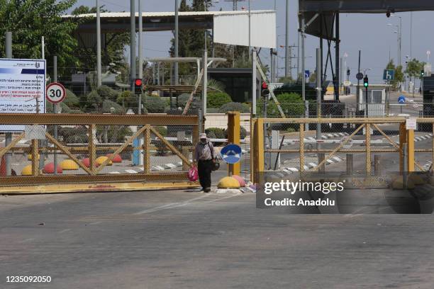 Jenin Checkpoint Jalamah Photos and Premium High Res Pictures - Getty Images