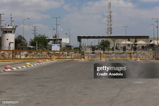 Jenin Checkpoint Jalamah Photos and Premium High Res Pictures - Getty Images