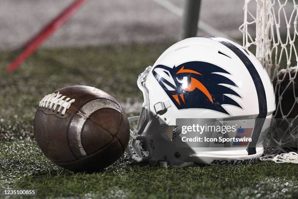 Utsa Helmets Photos and Premium High Res Pictures - Getty Images