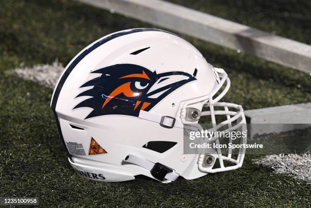 Utsa Helmets Photos and Premium High Res Pictures - Getty Images