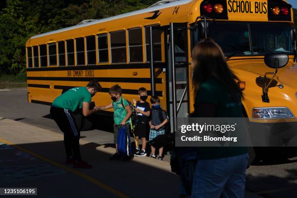 1,304 First Student School Bus Stock Photos, High-Res Pictures, and ...