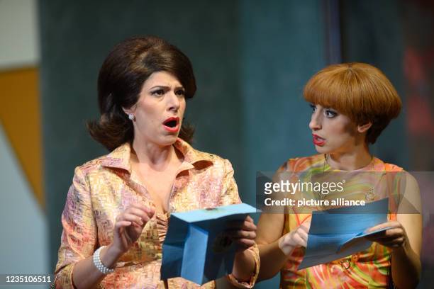 September 2021, Saxony-Anhalt, Magdeburg: Noa Danon in the role of Mrs. Alice Ford , and Emilie Renard as Mrs. Meg Page, rehearse a scene of the...