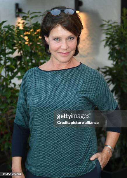 September 2021, Bavaria, Munich: Actress Janina Hartwig looks into the camera before the preview of the play "A Kiss - Antonio Ligabue" at the...